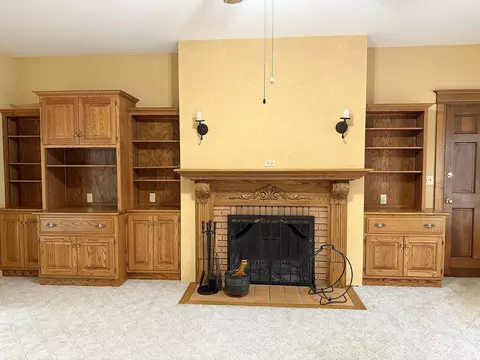 Living - 1120 Eastern Ave, Dixon, IL 61021 photo 6 of 6