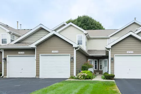 1604 Woodhaven Ct #B, Mundelein, IL 60060