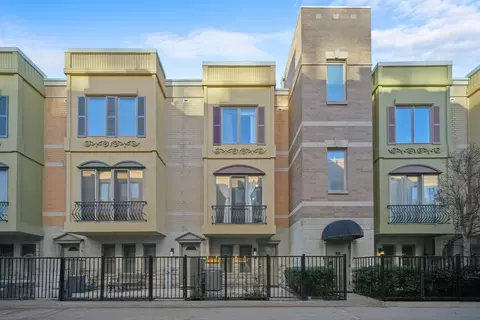 909 W Ohio St #12, Chicago, IL 60642