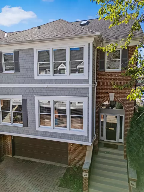 28 S Clay St, Hinsdale, IL 60521