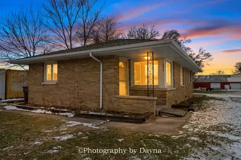 6678 S State Route 1, Saint Anne, IL 60964
