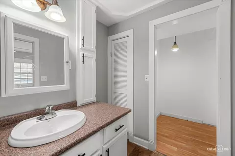 Bath - 30 Hampton Rd, Montgomery, IL 60538 photo 3 of 3