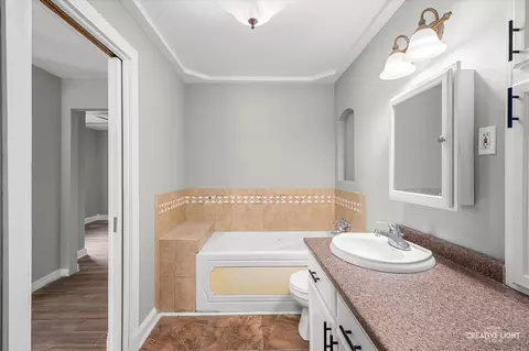 Bath - 30 Hampton Rd, Montgomery, IL 60538 photo 2 of 3