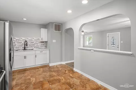 Entry Way - 30 Hampton Rd, Montgomery, IL 60538 photo 1 of 2