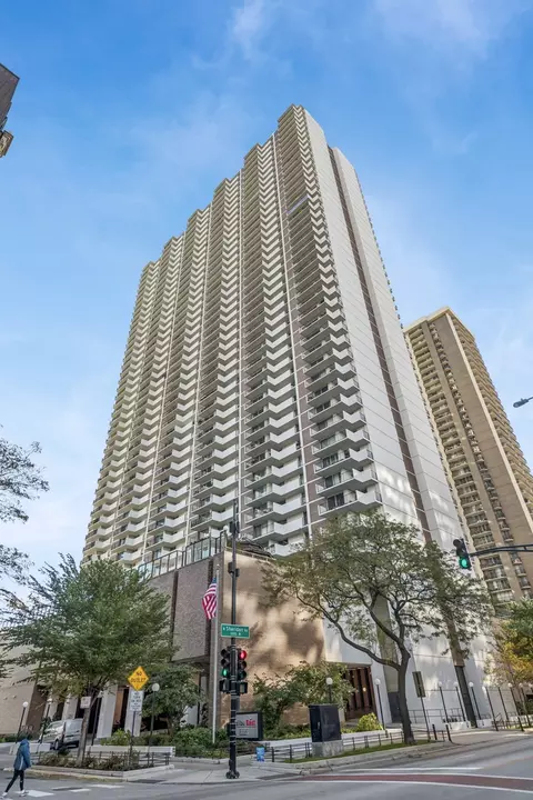 6033 N Sheridan Rd #15L, Chicago, IL 60660