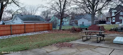 Exterior - 628 Monroe St, Aurora, IL 60505 photo 4 of 5