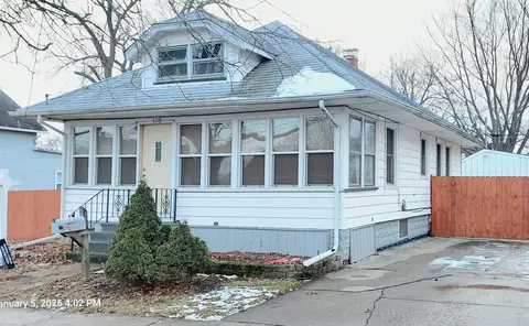 628 Monroe St, Aurora, IL 60505