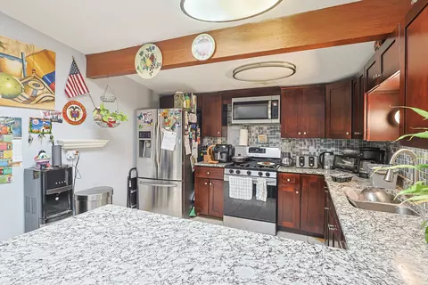 Kitchen - 372 Nancy Ln, Wheeling, IL 60090 photo 1 of 3