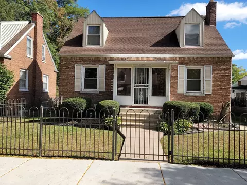 10055 S Oglesby Ave, Chicago, IL 60617