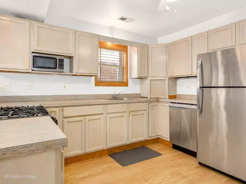 Kitchen - 5509 Bohlander Ave, Berkeley, IL 60163 photo 2 of 4