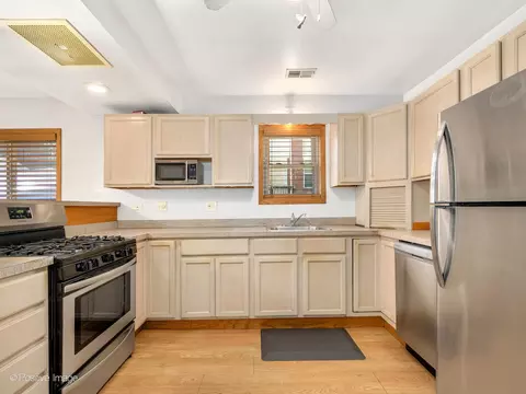 Kitchen - 5509 Bohlander Ave, Berkeley, IL 60163 photo 3 of 4