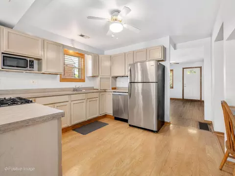 Kitchen - 5509 Bohlander Ave, Berkeley, IL 60163 photo 1 of 4
