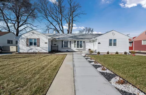 8948 S Main St, Hometown, IL 60456