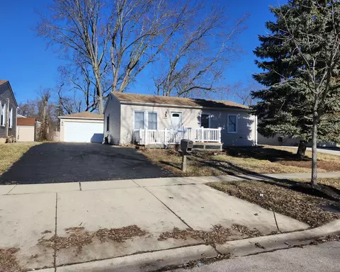 110 Cedar Cir, Streamwood, IL 60107