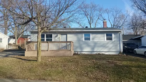 1307 Glenwood Rd, Bloomington, IL 61704