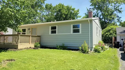 1307 Glenwood Rd, Bloomington, IL 61704
