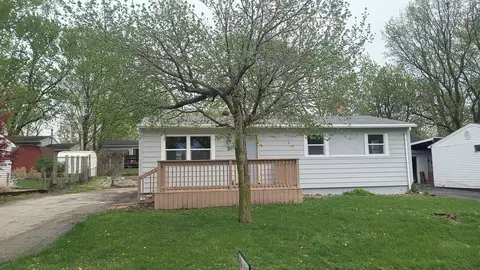 1307 Glenwood Rd, Bloomington, IL 61704