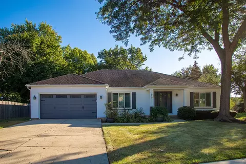 619 W End Rd, Roselle, IL 60172