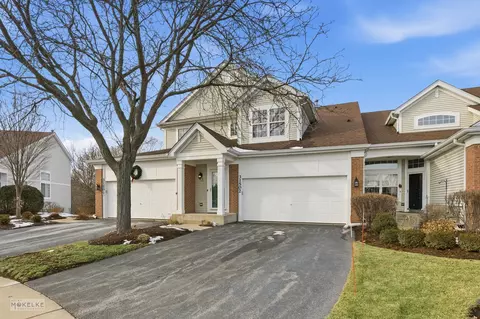 31502 Kline Cir, Warrenville, IL 60555