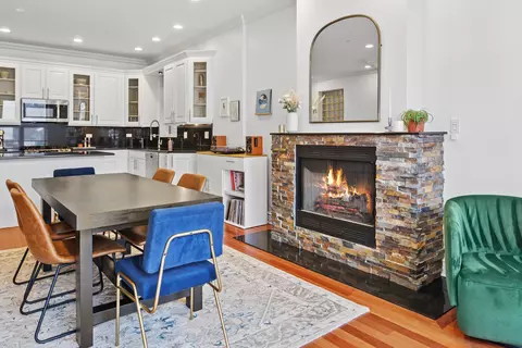 Dining - 1423 N Artesian Ave #1, Chicago, IL 60622 photo 3 of 4