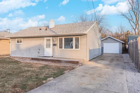 334 E Baker St, Bloomington, IL 61701