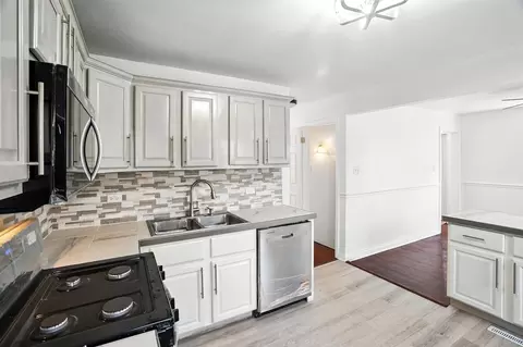 Kitchen - 228 E 141st St, Dolton, IL 60419 photo 2 of 3