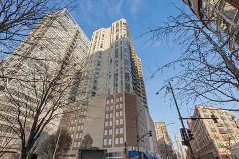 645 N Kingsbury St #1605, Chicago, IL 60654