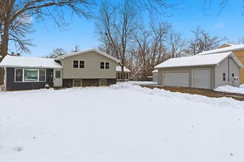 4 N Lake Ave, Third Lake, IL 60030