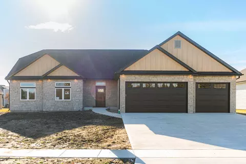 734 Independence Ave, Sycamore, IL 60178