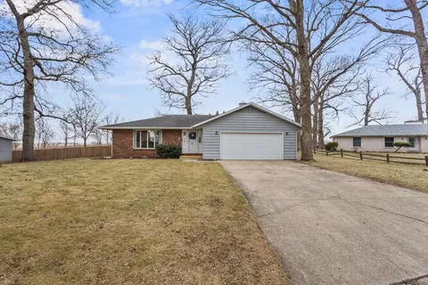 6709 N West Arrowhead Dr, Urbana, IL 61802