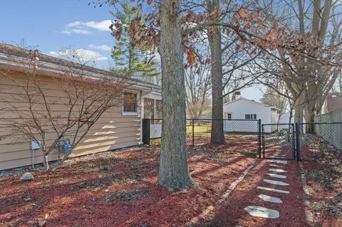 Exterior - 103 W Jefferson St, Philo, IL 61864 photo 8 of 10