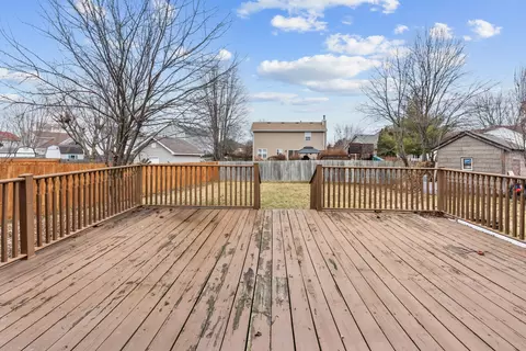 Exterior - 1229 Yellowpine Dr, Aurora, IL 60506 photo 4 of 5