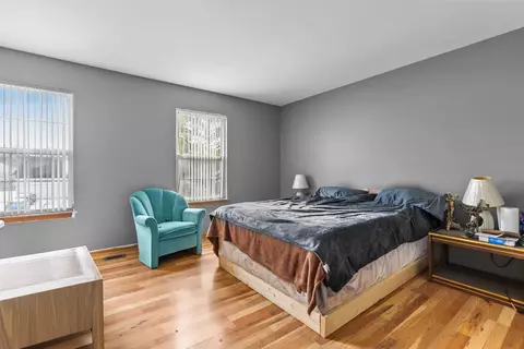 Bedroom - 1229 Yellowpine Dr, Aurora, IL 60506 photo 2 of 2