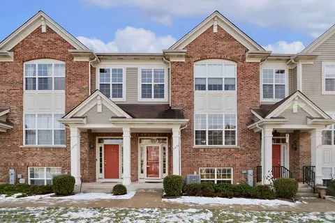 1474 Deer Pointe Dr, South Elgin, IL 60177