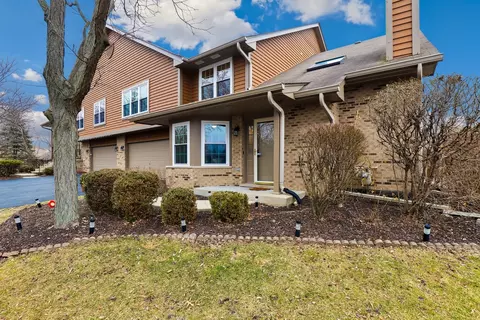 8076 Capra Trl, Darien, IL 60561