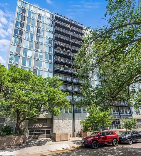 450 W Briar Pl #13D, Chicago, IL 60657