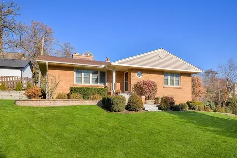 522 Deerpath Rd, Glen Ellyn, IL 60137