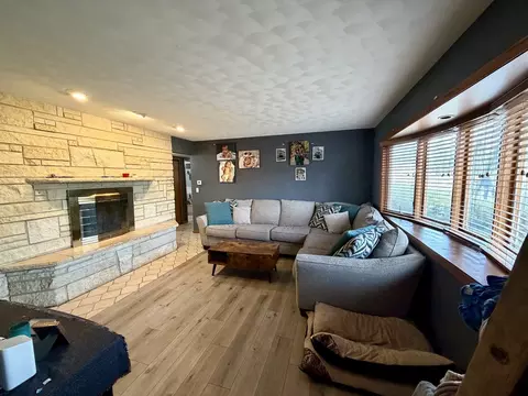 Living - 2276 Cross St, Freeport, IL 61032 photo 2 of 2