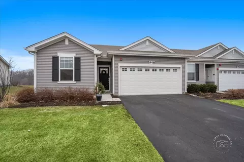 948 Darwin St, North Aurora, IL 60542