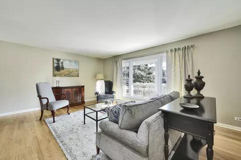 Living - 3830 Anjou Ln, Hoffman Estates, IL 60192 photo 4 of 5