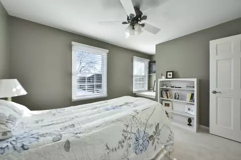 Bedroom - 3830 Anjou Ln, Hoffman Estates, IL 60192 photo 4 of 4
