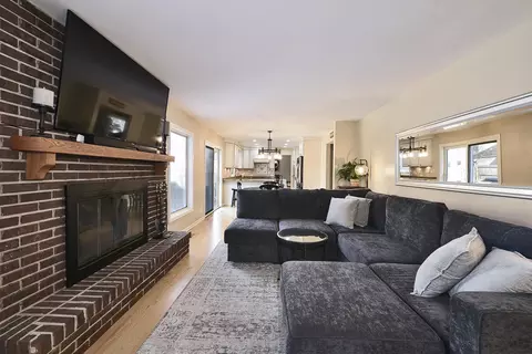 Living - 3830 Anjou Ln, Hoffman Estates, IL 60192 photo 2 of 5