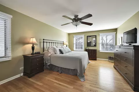 Bedroom - 3830 Anjou Ln, Hoffman Estates, IL 60192 photo 1 of 4