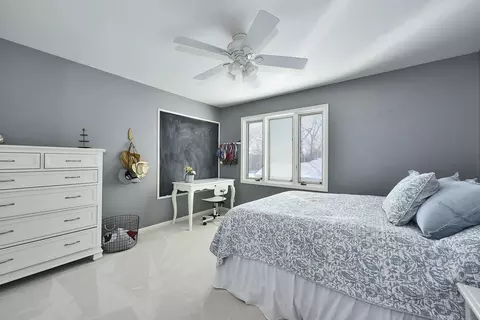 Bedroom - 3830 Anjou Ln, Hoffman Estates, IL 60192 photo 3 of 4
