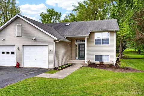 107 Edson Ct, Poplar Grove, IL 61065
