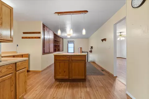 Entry Way - 112 E Jefferson St, Dana, IL 61321 photo 3 of 7