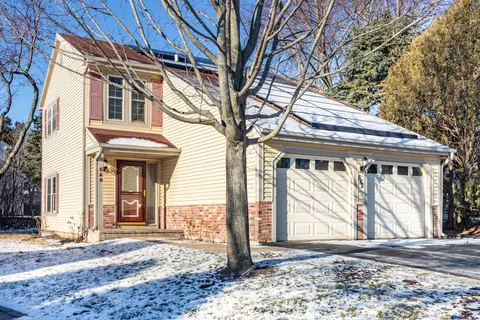 640 Sanders Ct, Gurnee, IL 60031