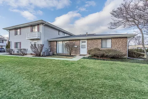 127 Millbrook Ln #127, Schaumburg, IL 60193