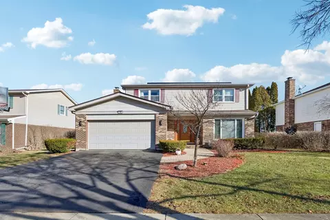 588 Applegate Ln, Lake Zurich, IL 60047