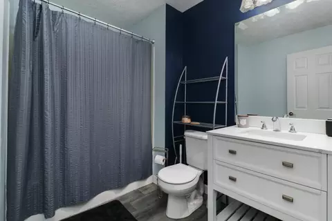 Bath - 1502 Killarney Ct, Normal, IL 61761 photo 4 of 6